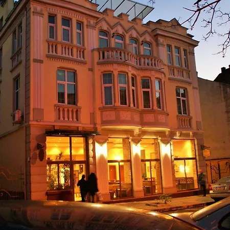 Family Chiplakoff Burgasz