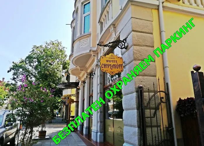 Family Chiplakoff מלון