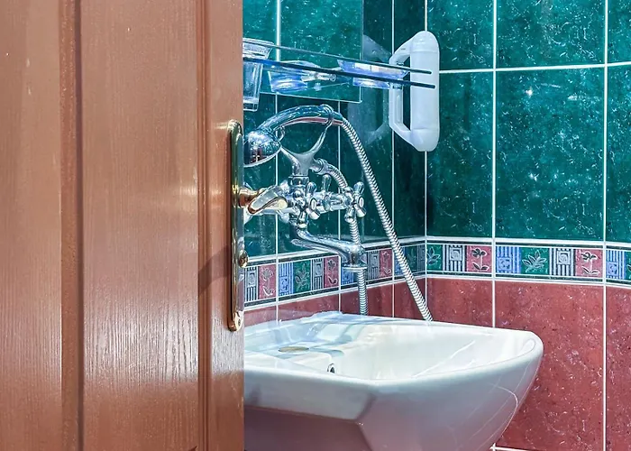 Family Chiplakoff מלון